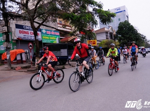 Đại sứ Mỹ đi xe đạp khám phá Hà Giang